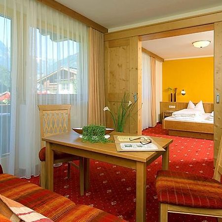 Hotel Maximilian Mayrhofen Quarto foto