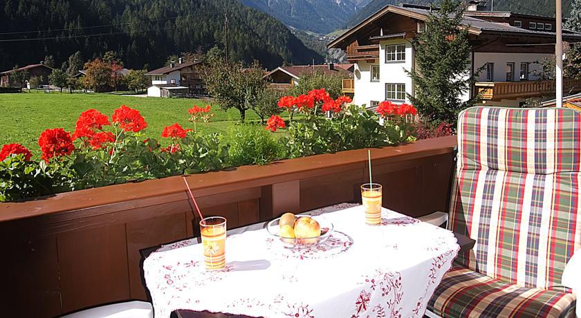 Hotel Maximilian Mayrhofen Quarto foto