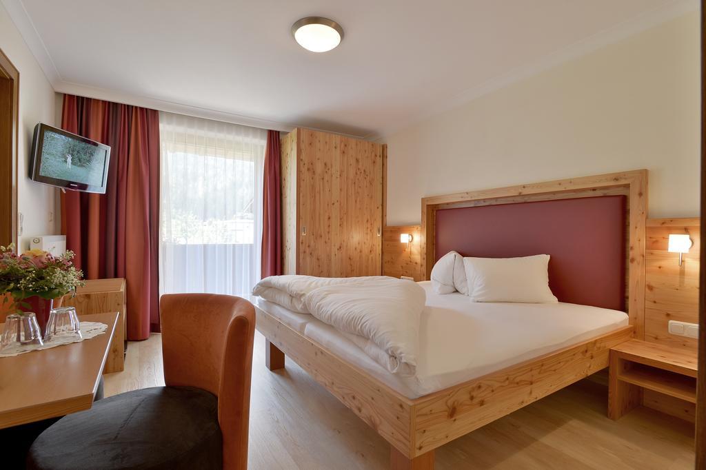 Hotel Maximilian Mayrhofen Quarto foto